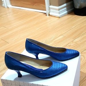 CHARLES JOURDAN HEELS 👠 SIZE 4